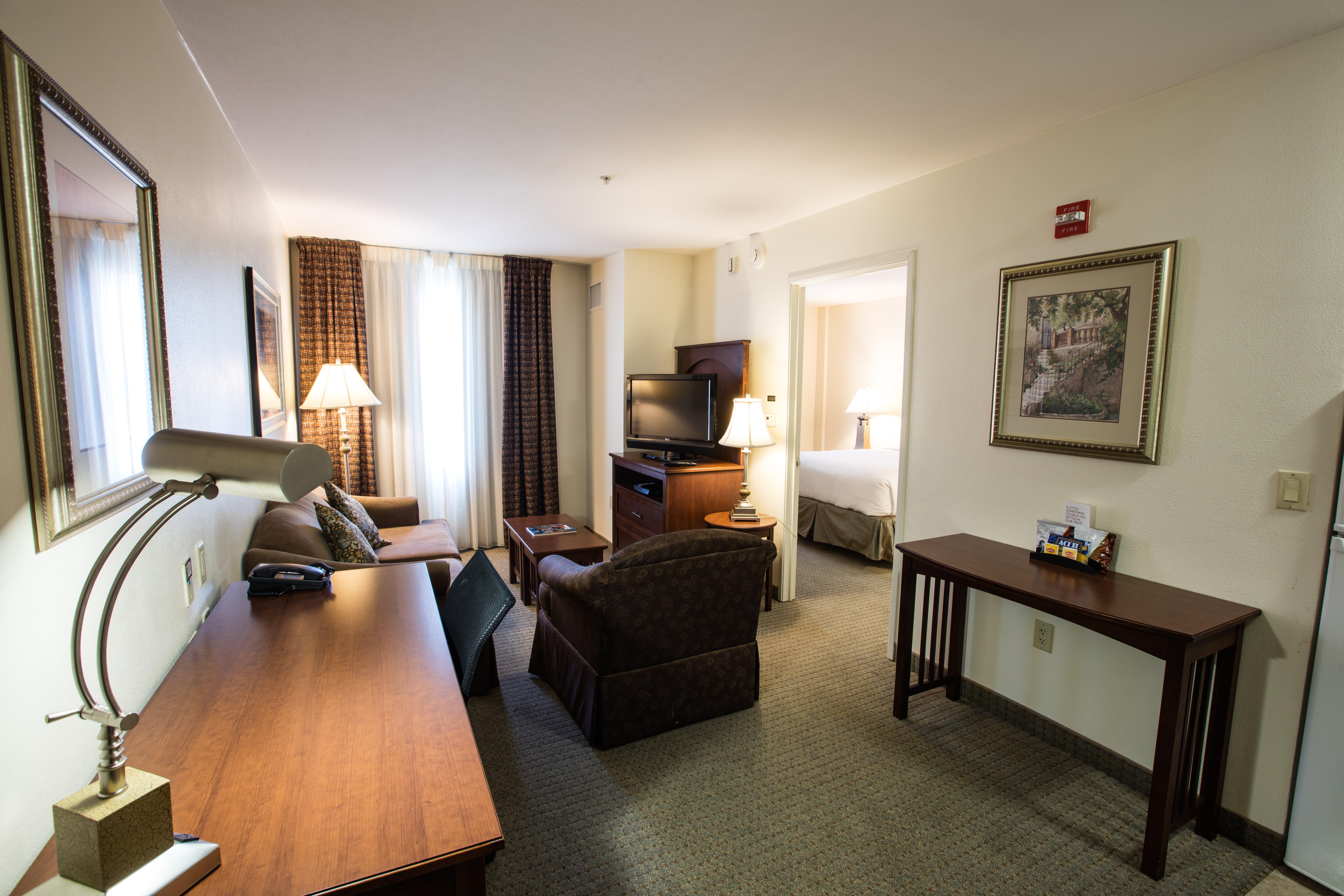Staybridge Suites Austin Airport By Ihg Buitenkant foto